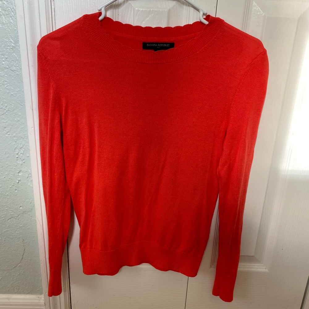 Banana republic lightweight scalloped sweater